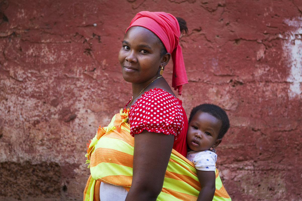 Portrait of a mother and her baby daughter at the Cupelon de Cima neighborhood in the city of Bissau