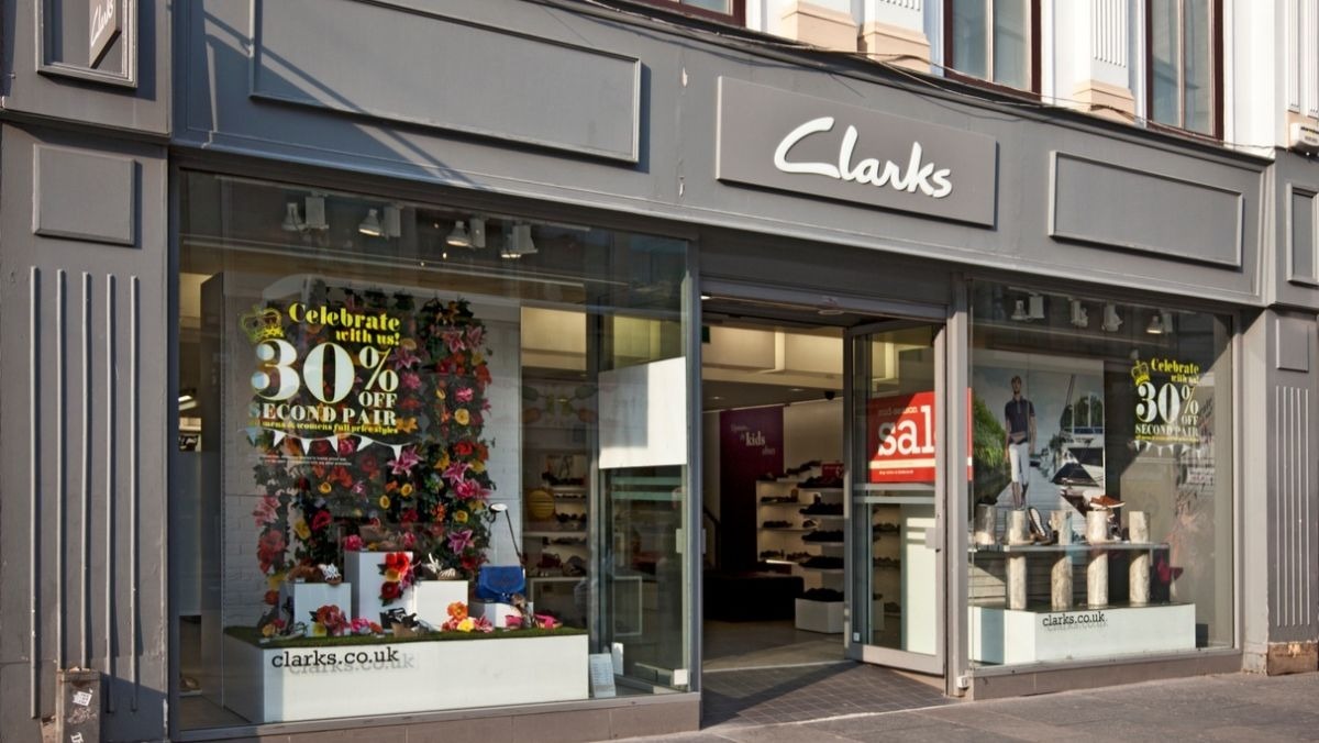 Ubevæbnet Med vilje derefter teiss - News - Scammers posing as Clarks Shoes on Facebook to fleece online  shoppers