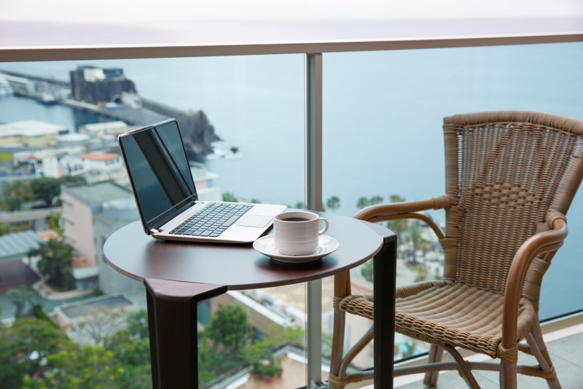 Securing the data journey to employees - anywhere