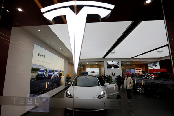 Tesla fires two employees for leaking the personal data of 75k employees to German media outlet