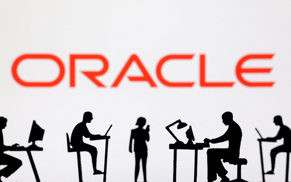 Oracle shares tumble as gloomy forecasts, higher capex reignite AI bubble concerns